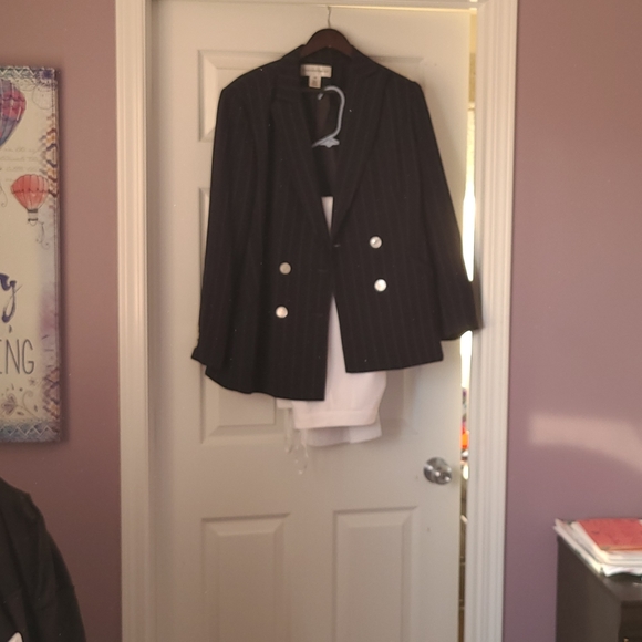 Jones New York Pantsuit - Picture 1 of 4